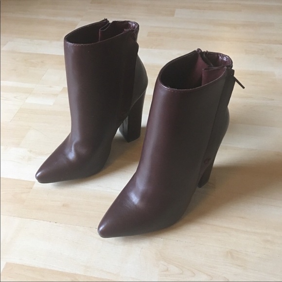 JustFAB Jannen burgundy ankle boots booties w/zips - Picture 3 of 4